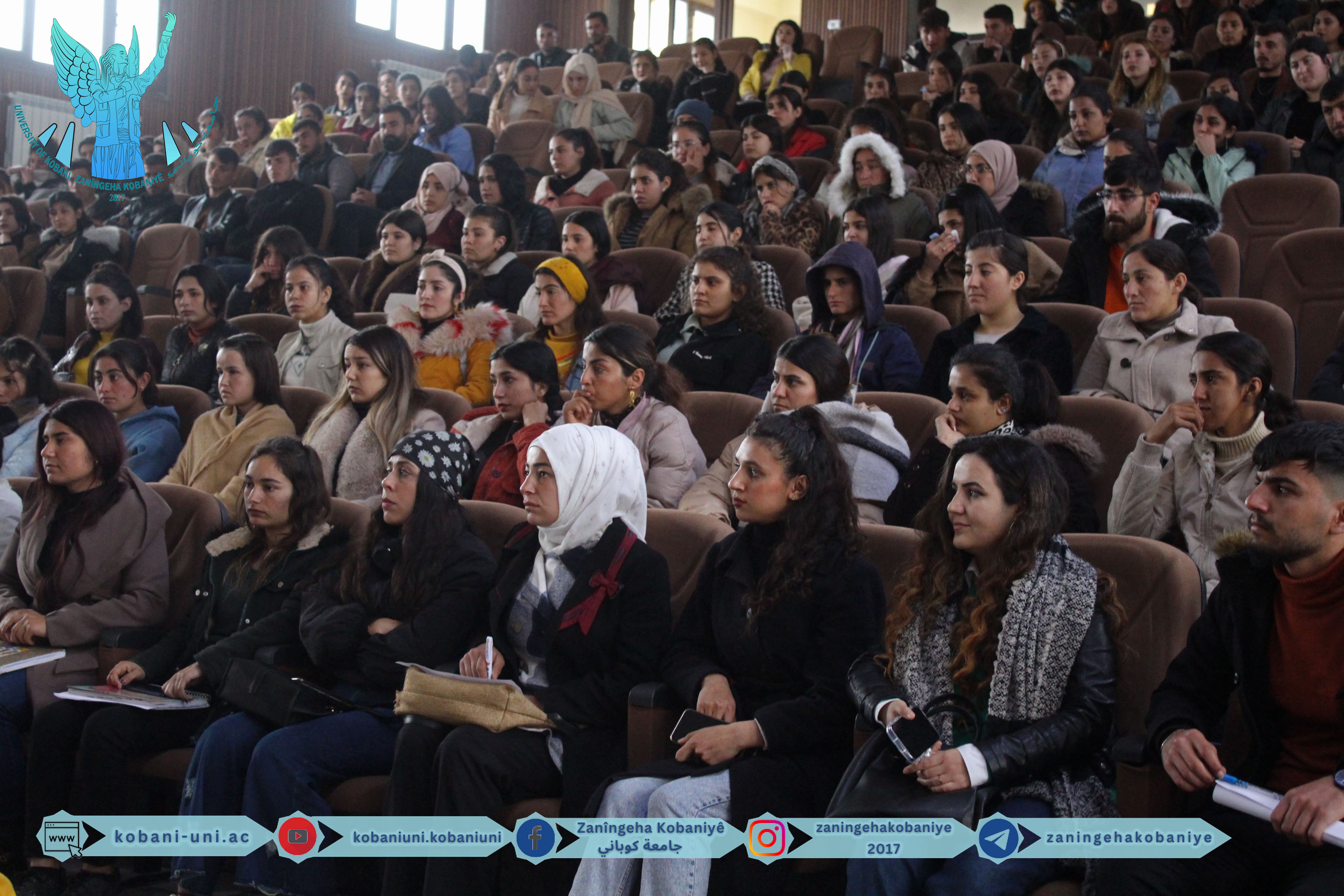 The University's Academic Affairs Center holds a meeting for students.